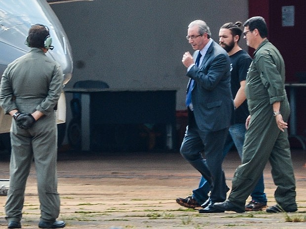 O ex-deputado Eduardo Cunha embarca para Curitiba após ser preso pela PF. Foto: Wilson Dias/Agência Brasil